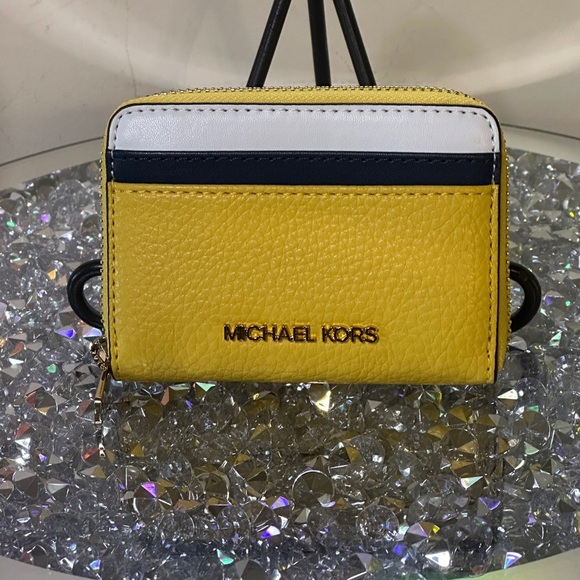 NWT - Michael Kors Jet Set Travel Color-block wallet. Retail $188.00 - Picture 1 of 4